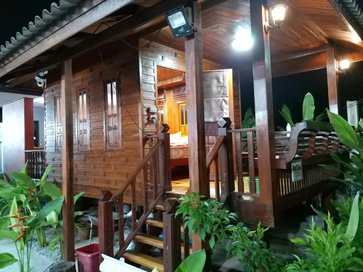 บ้านทะเลอิ่มเอม Bann Talay Im Eimm Ban Phe Exteriér fotografie