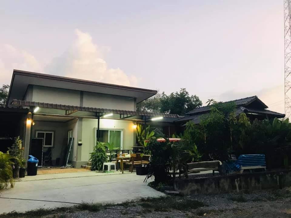 บ้านทะเลอิ่มเอม Bann Talay Im Eimm Ban Phe Exteriér fotografie