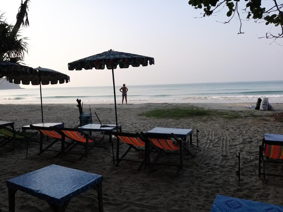 บ้านทะเลอิ่มเอม Bann Talay Im Eimm Ban Phe Exteriér fotografie