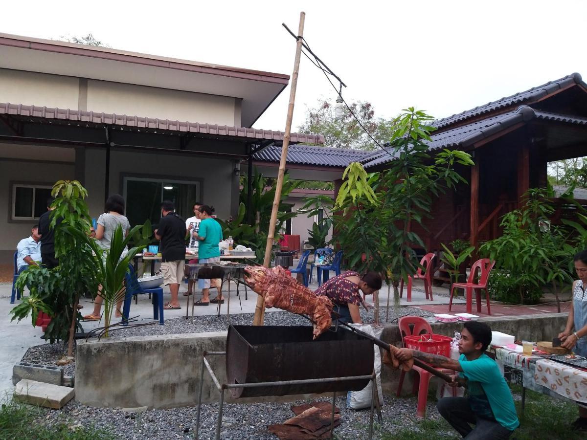 บ้านทะเลอิ่มเอม Bann Talay Im Eimm Ban Phe Exteriér fotografie