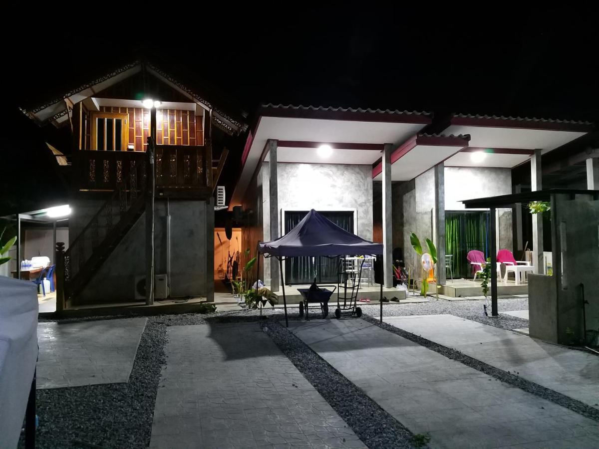 บ้านทะเลอิ่มเอม Bann Talay Im Eimm Ban Phe Exteriér fotografie