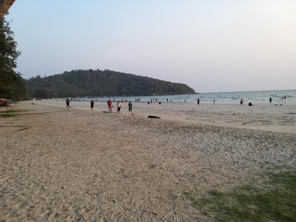 บ้านทะเลอิ่มเอม Bann Talay Im Eimm Ban Phe Exteriér fotografie
