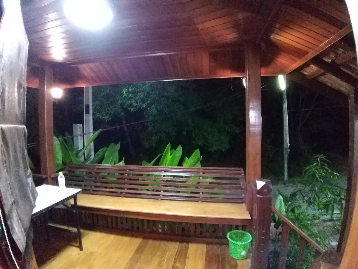 บ้านทะเลอิ่มเอม Bann Talay Im Eimm Ban Phe Exteriér fotografie