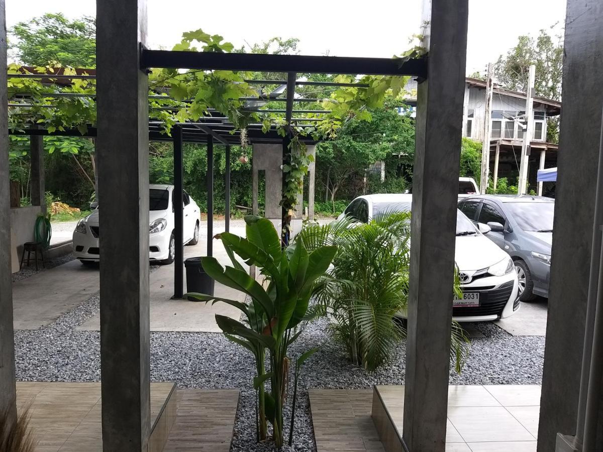 บ้านทะเลอิ่มเอม Bann Talay Im Eimm Ban Phe Exteriér fotografie
