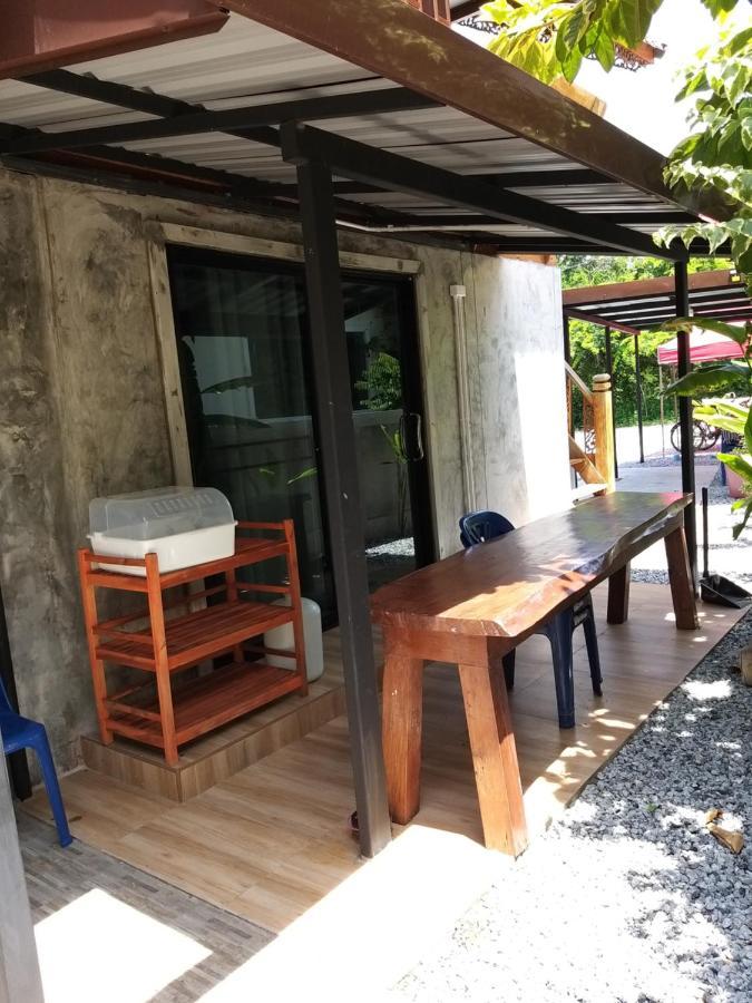 บ้านทะเลอิ่มเอม Bann Talay Im Eimm Ban Phe Exteriér fotografie